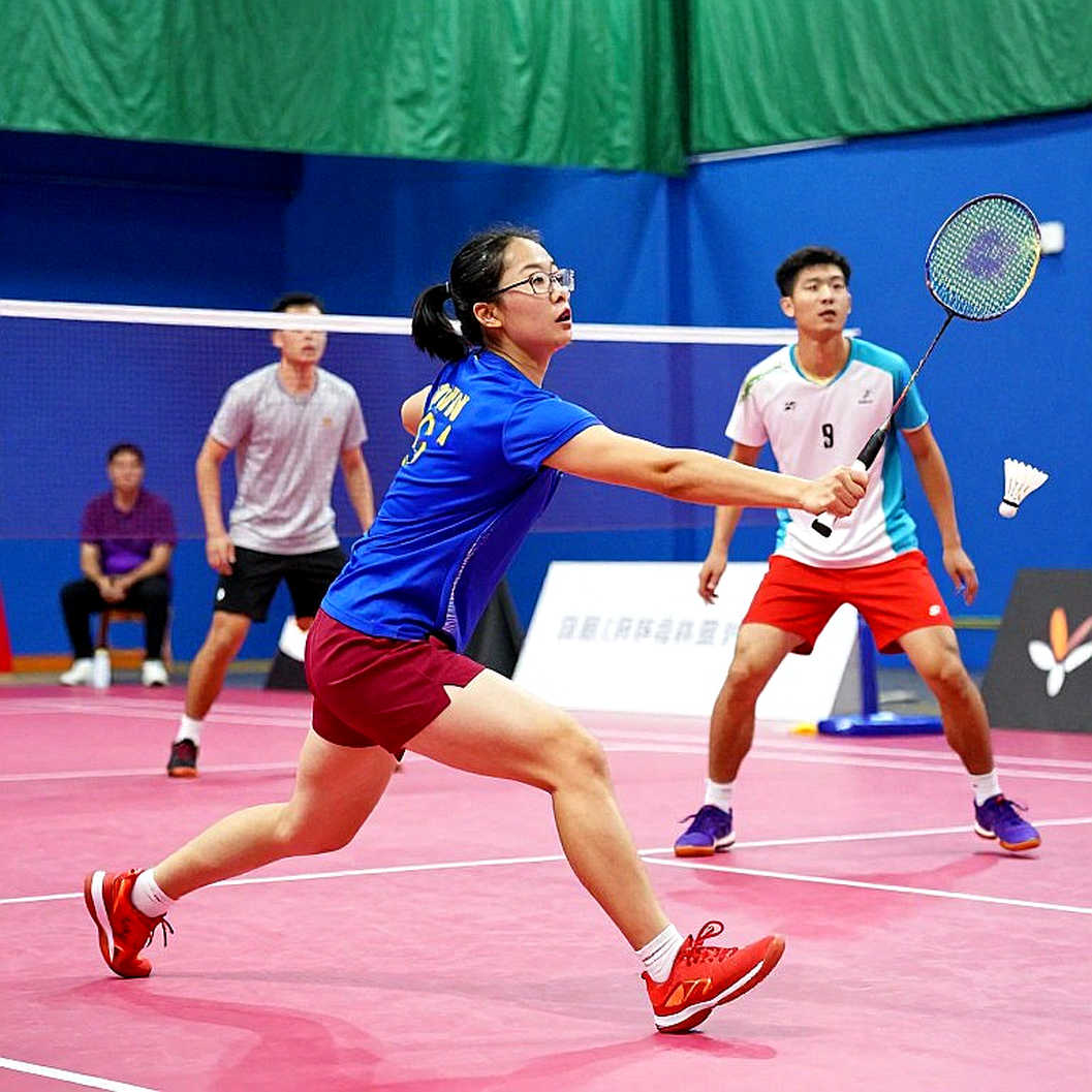 Alwi Farhan Trains With Kento Momota Ahead of Asian Games 2026: What the PBSI Bulletin Leaves Blank Alwi Farhan Trains With Kento Momota Ahead of Asian Games 2026: What the PBSI Bulletin Leaves Blank