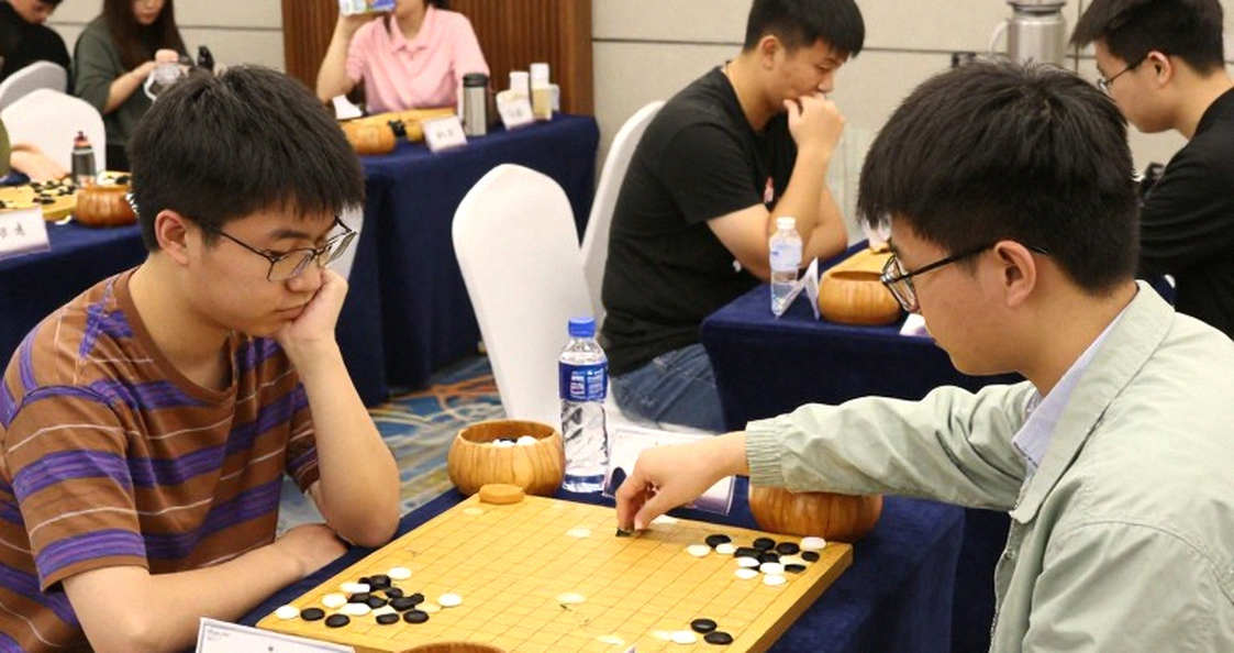 Liang hạ Niemann ở ván mở màn US Championships: khi bàn cờ cần một câu chuyện hơn một nước đi
