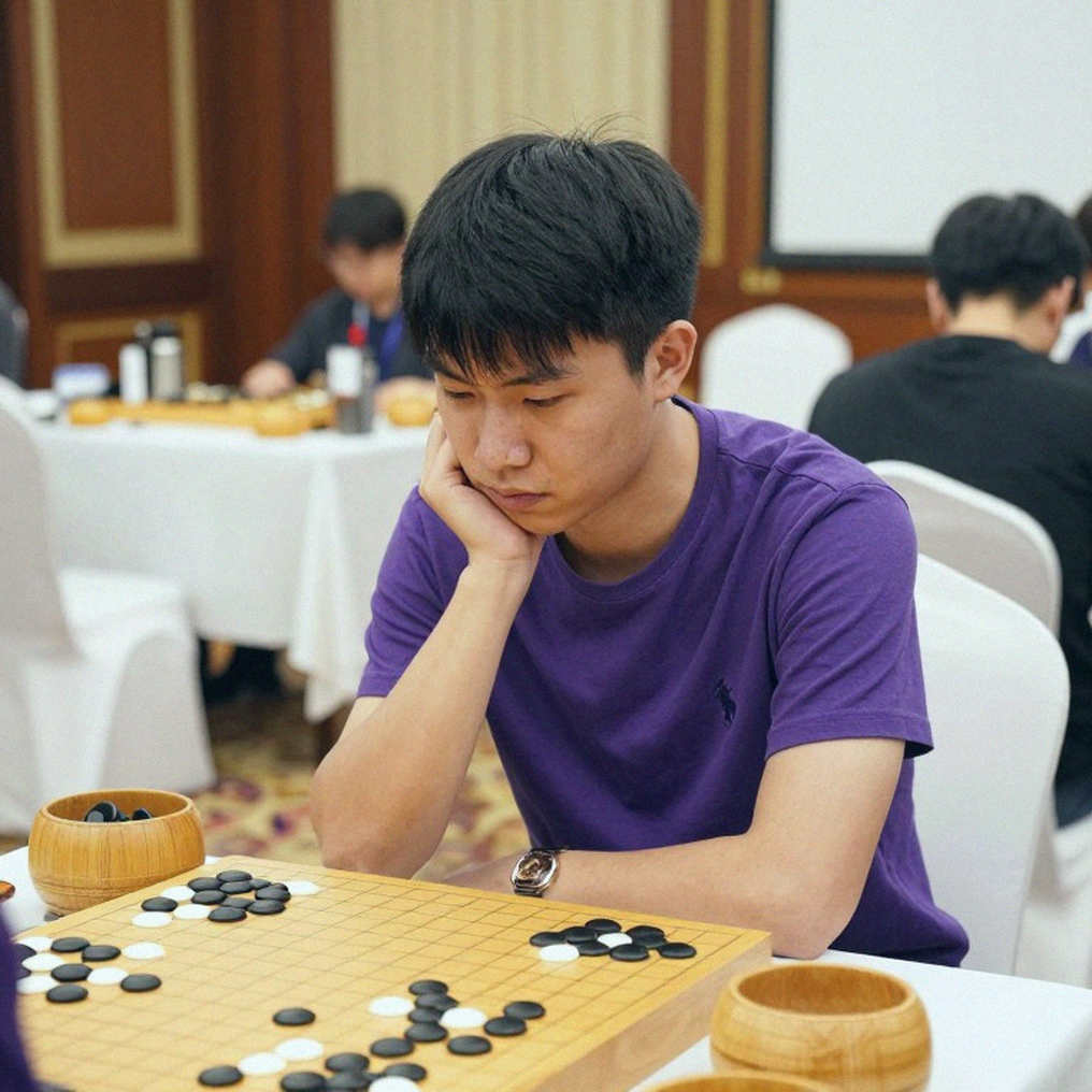Giải cờ vua thế giới 2026: Sindarov đánh bại Anand, Fyers American Gambits thắng đậm 10-4 trong ngày khai mạc Global Chess League tại Bengaluru