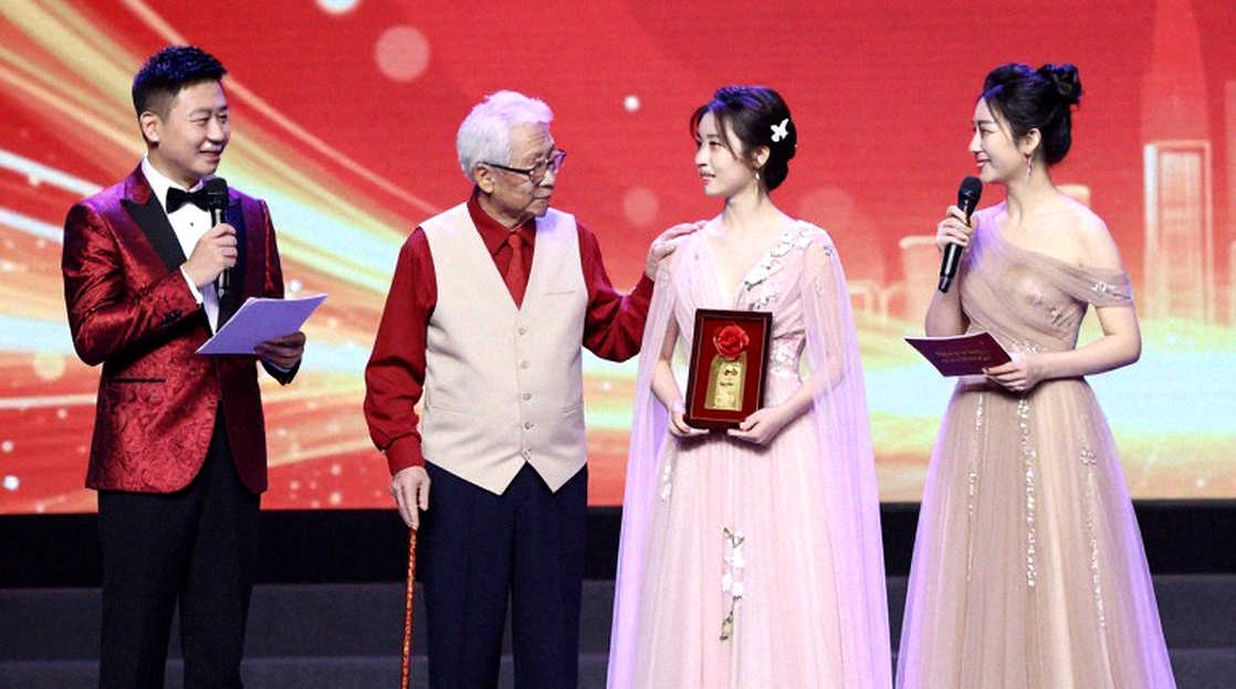 Chuncheon, ngày không có người Hàn: Tấm HCV taekwondo Việt Nam và vết nứt được sơn lại