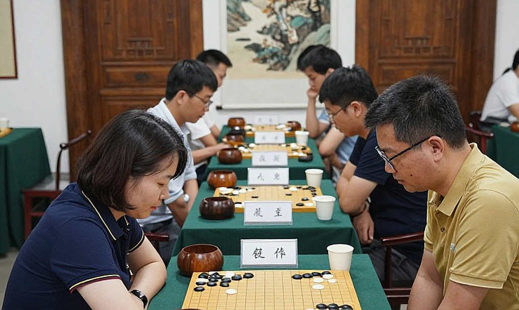 ChessBase Magazine số 225: 27 miniature, 10 bài phân tích và một lời tự khen chưa ai kiểm chứng