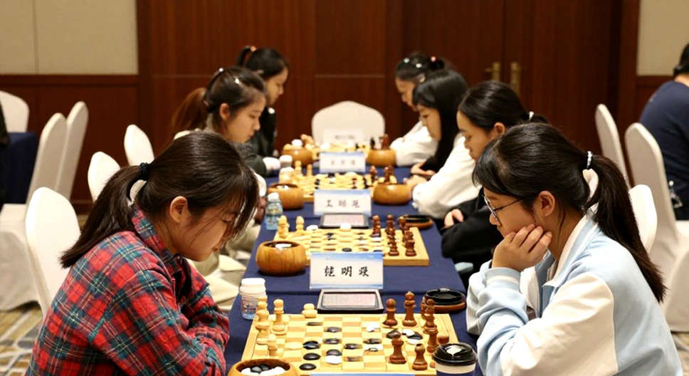 ChessBase Magazine 225: tiêu đề gọi tên European Club Cup, nội dung chỉ có 27 ván cờ ngắn