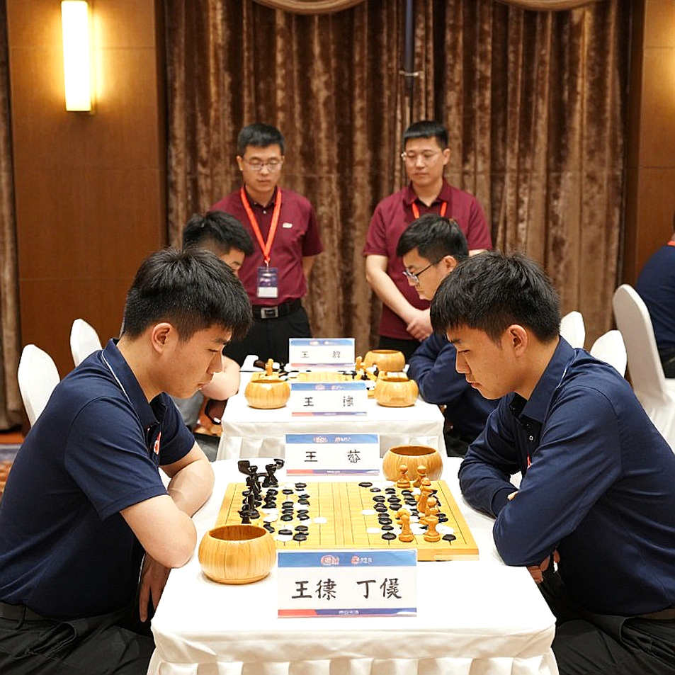 Giải Cờ Vua Toàn Cầu 2026: Carlsen Trở Lại, Nhưng Lịch Thi Đấu Dày Đặc Là Rủi Ro Lớn