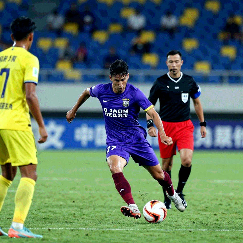 Decoding Nguyen Xuan Son's Injury: The Line Between a Warrior and a Victim of Vietnamese Sports Media Decoding Nguyen Xuan Son's Injury: The Line Between a Warrior and a Victim of Vietnamese Sports Media