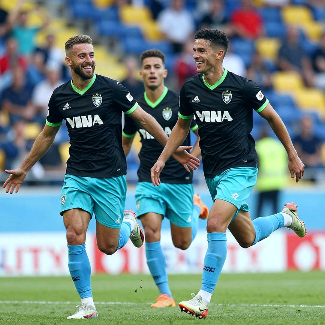 Nguyen Xuan Son Falls in the 69th Minute: When a System Loses Its Axis Before the Thailand Clash Nguyen Xuan Son Falls in the 69th Minute: When a System Loses Its Axis Before the Thailand Clash