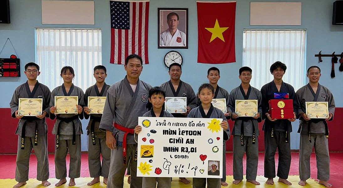 Những đôi găng tay có hai trang: Chu kỳ bảy năm của quyền Anh Việt Nam Những đôi găng tay có hai trang: Chu kỳ bảy năm của quyền Anh Việt Nam