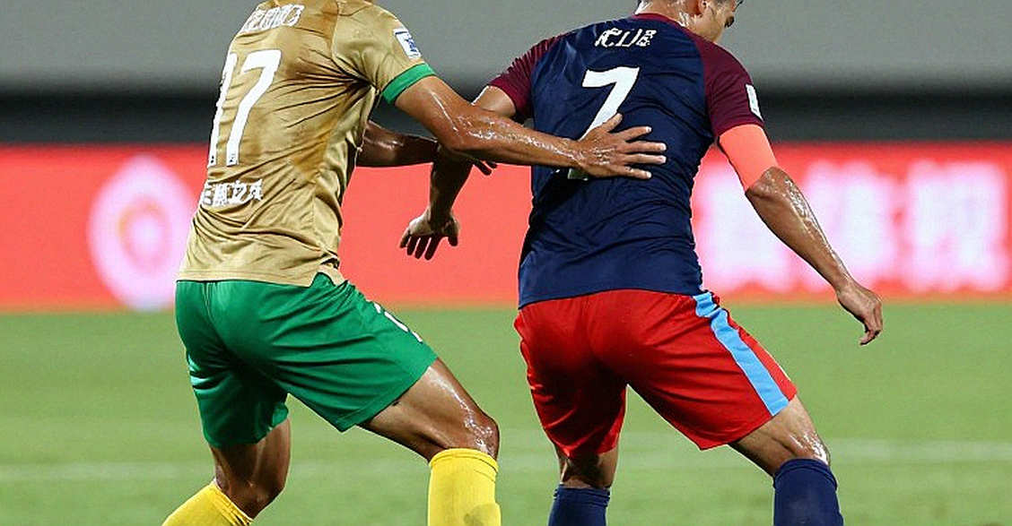 Khoảng trống giữa hai tuyến: vùng đất không ai phòng ngự đang định hình V.League Khoảng trống giữa hai tuyến: vùng đất không ai phòng ngự đang định hình V.League